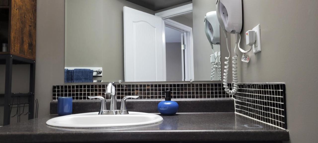 Blue Wave 2 Bedroom Suite Saskatoon Exterior foto